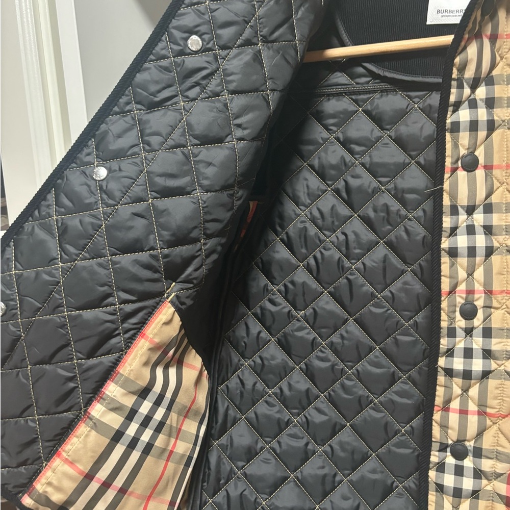 Burberry Check Nylon Quilted JacketPrice
Colour: Archive Beige/Black - Picture 7 of 7